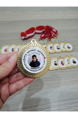 Okuyorum Yazıyorum Yazılı Resimli İsimli Madalya 