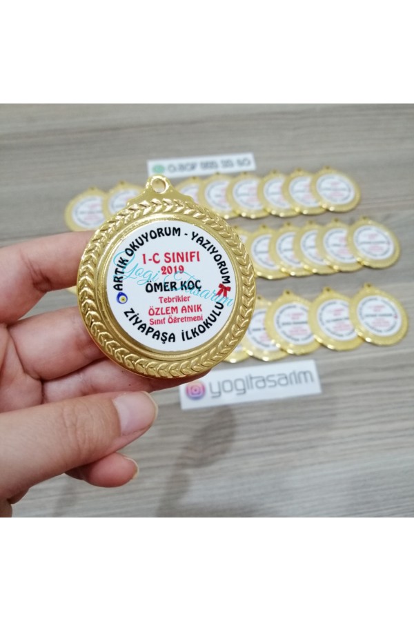 İsme Özel Artık Okuyorum Yazıyorum Madalyası